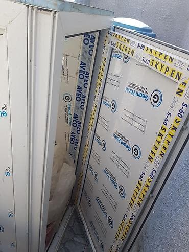 işlənmiş skaf: PVC materialından hazırlanmış açılıb-bağlanan mühafizə dolabı/kabin. - — 2