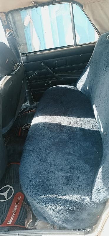 hyundai sonata nece masindir: Vaz-2106 (Jiguli) sedan – bej rəngli, klassik kuzovlu model. Texniki — 8