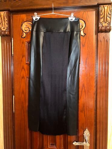 çiçəkli ətəklər: Maxi boy yubka. 1 defe geyinilib tezedir. 115 azn alinib. 50 azn — 2