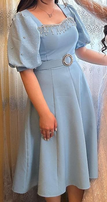 Zərif açıq-mavi rəngdə midi don - Kvadrat yaxa və ön hissədə incə