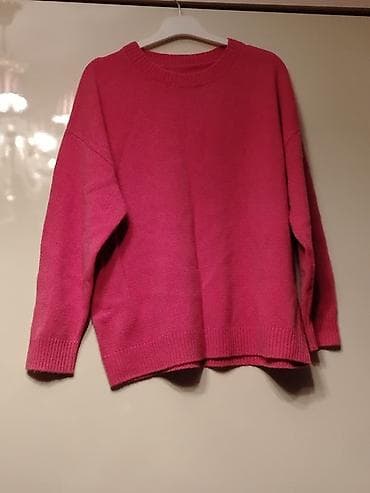 Qadın sviteri – tünd çəhrayı/mağenta rəngdə. - Model: oversize kəsim — 2