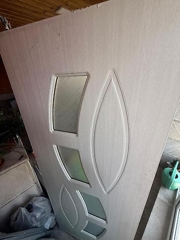 İç qapı – dekorativ şüşəli model - Material: MDF əsaslı, ağ-boz (açıq — 2