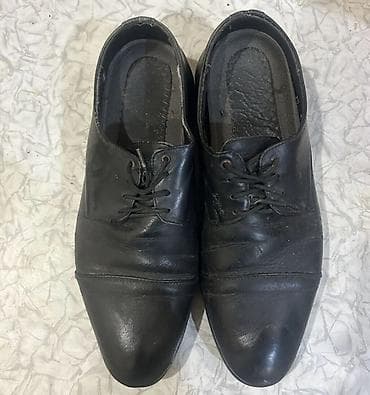 Klassik kişi ayaqqabısı – qara rəng, bağcıqlı model. - Üst hissə