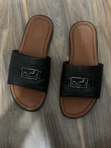 qara kepka: Məhsul: Qara kişi/slayt tipli dəri sandal Xüsusiyyətlər: - Rəng: Qara — 1