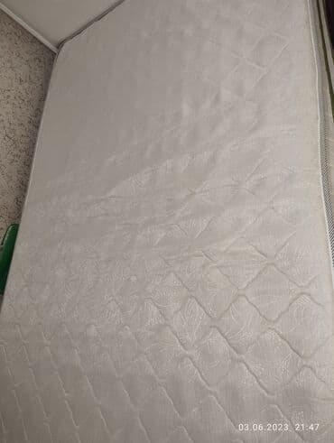 двуспальная кровать с матрасом: Продаю матрас 140/190 состояние отличное — 2