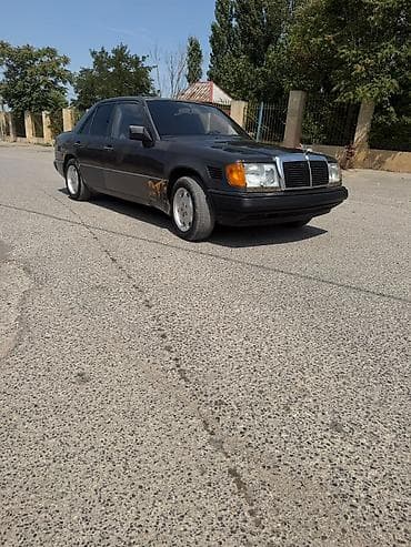 Mercedes-Benz E-Class (W124) sedan - Kuzov: metalika, 4 qapı, klassik — 2