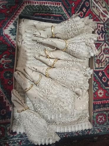 ev ucun saat: Məzmun: Zərif süfrə dəsti – krujeva bəzəkli bej rəngli salfetlər və — 1