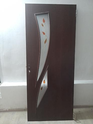 seyfi qapi: Daxili qapı – dekorativ şüşəli, tünd qəhvəyi rəng - Material: ağac — 2