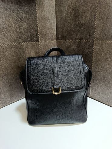 купить бу чемодан: Рюкзак от бренда Carpisa. Модель сделана из эко кожи, имеет магнитную — 1