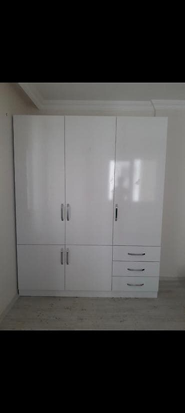 Tumbalar: Yeni, Açılan, 3 qapılı Düz dolab, Dolab-asılqan, Rusiya — 1