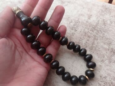 qaralmayan bijuteriya: Qara rəngdə olan rbanit və katib işləməli 33 ədəd yuvarlaq muncuqdan — 2