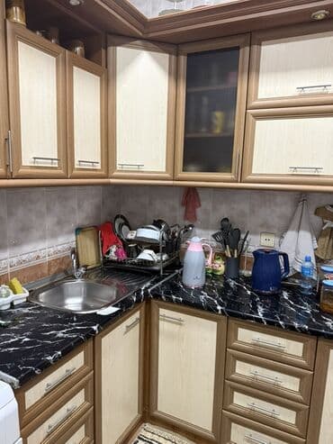 стол кухонный из дерева: Təcili!!! 
Mətbəx mebeli dəsti satılır 5 metr,moyka ustunde verilecek — 1