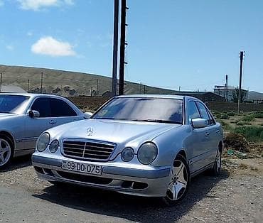 mini canta: Mercedes-Benz E-Class: 2.2 l | 2001 il Sedan — 3
