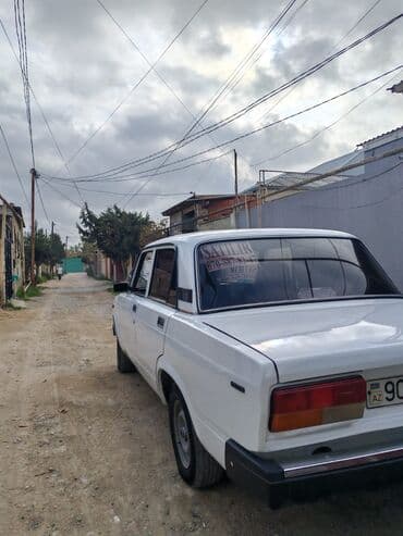 vaz: VAZ 2107, ağ rəng, sedan kuzov. Xüsusiyyətlər: - Klassik “07” — 7