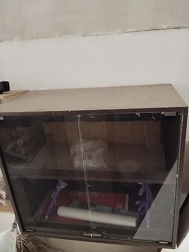 kuxna mebelleri 2018: Şüşə qapılı divar dolabı - Material: Gövdə ağac teksturalı laminat — 2