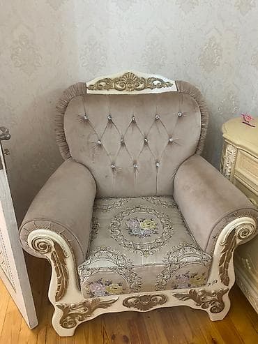 qorka islenmis: Divan, İşlənmiş, Açılmayan, Bazasız, Parça, Çatdırılma yoxdur — 2