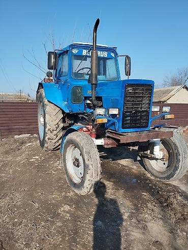 sol guzgu: Belarus 80.1 traktor - Güclü dizel mühərrik, önə çıxan vertikal — 1