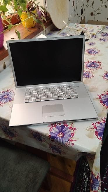 diş ağardan: Apple PowerBook G4 noutbuku - Geniş ekran: təxminən 17" mat displey — 3