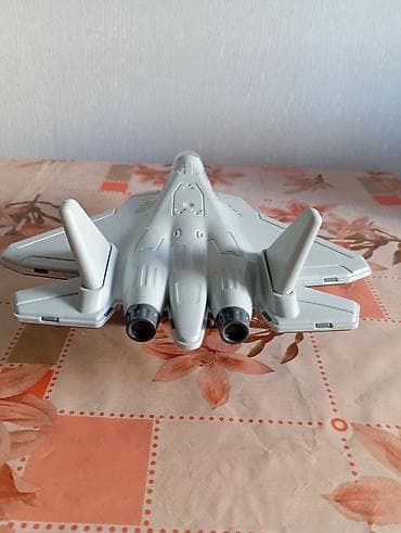 oyuncaq teyyare: Shkval-57 reaktiv qırıcı təyyarə plastmasdan. - Material: möhkəm — 3