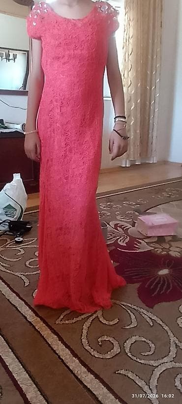 Qırmızı/çəhrayı tonlarda uzun ziyafət donu - Model: bədənə oturan — 2