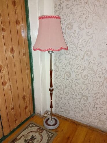 Retro stildə döşəmə lampası - Klassik dizayn: qırmızı-çəhrayı parça