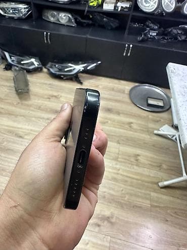Video oyunlar və konsollar: IPhone 15, 128 GB, Black Titanium, Face ID — 6