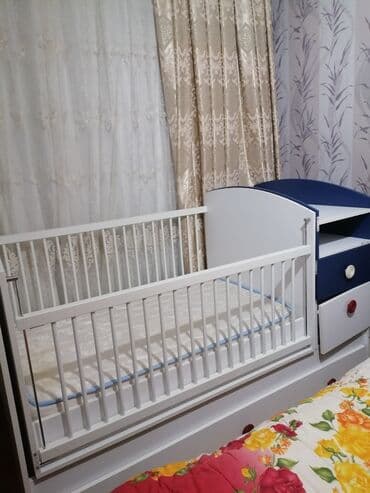 oğlan tortu: Oğlan və qız üçün, İşlənmiş, Dördbucaq, Beşik, Matras ilə, Yellənmə mexanizmsiz — 1