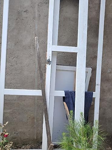 qapi ustu: Məhsul: Ağ rəngli pəncərə/örtüklü qapı çərçivələri və taxta — 1