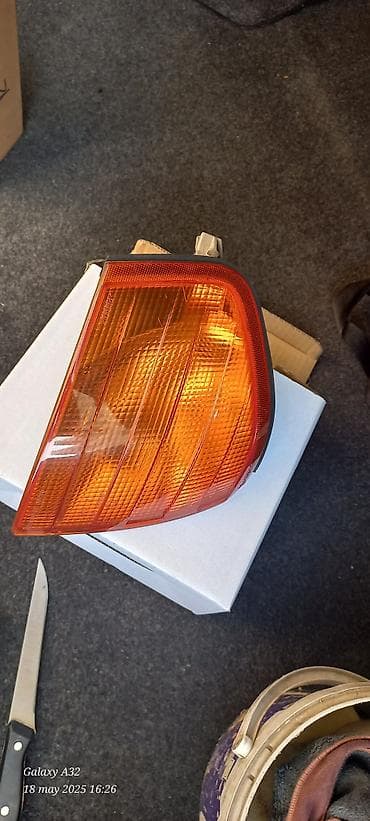 mersedes ehtiyyat hisseleri: Mercedes-Benz sağ dönmə işığı farası - Orijinal ehtiyat hissəsi — 1