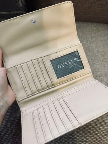 cüzdanlar: Guess cüzdan.Baha alınıb lakin 2 tərəfində cuzi defekt olduğu üçün 25 — 2