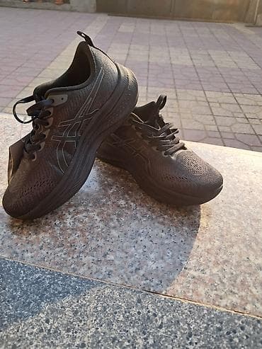 ASICS brendindən qara rəngdə, torlu materialdan hazırlanmış idman