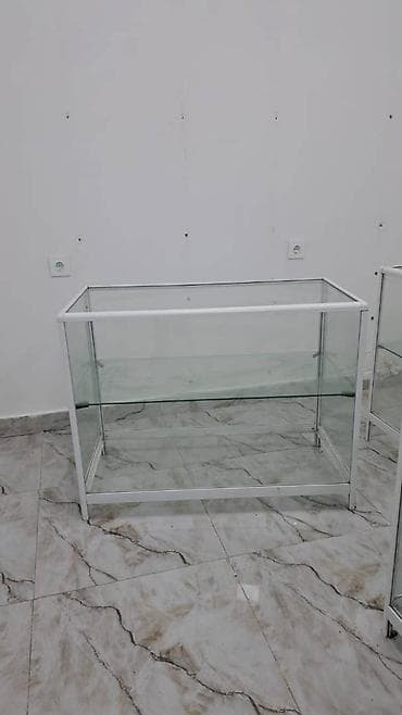 Şüşə vitrin masası - Material: temperli şüşə panellər, ağ rəngli