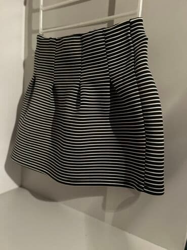 duz yupka modelleri: Qısa və midi ətək dəsti - Model 1: Qara-ağ üfüqi zolaqlı mini ətək — 1