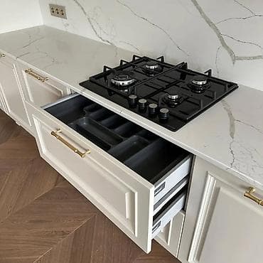 Sifarişlə ofis mebeli: Sifarişlə mətbəx dəsti, Özü çəkən petlələr, Mat laminat, Kredit yoxdur, Pulsuz çatdırılma — 4