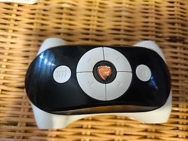 araba: Bu, Rollplay markalı akülü çocuk arabalarıyla uyumlu 2.4G Bluetooth — 1