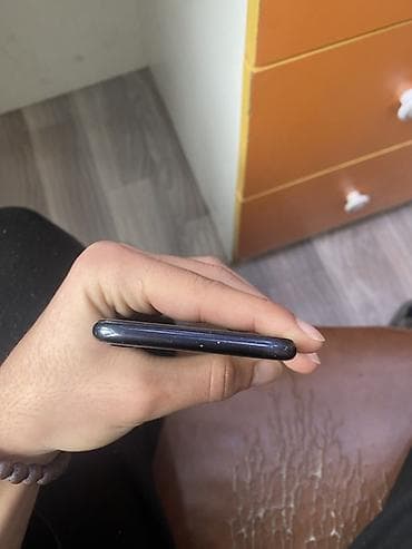 IPhone SE 2020, 128 GB, Qara, Face ID