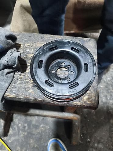 teker 235 45 17: Bu, Volkswagen Jetta 1.8T modelləri üçün nəzərdə tutulmuş orijinal — 2