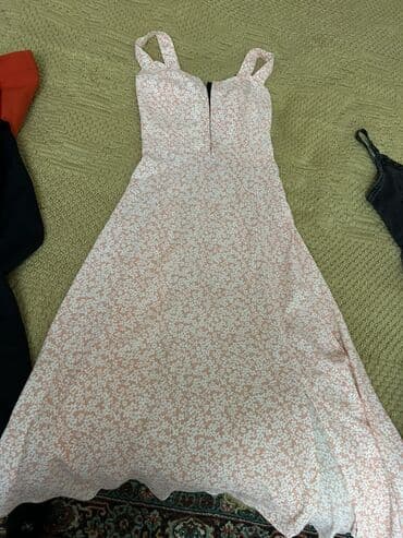 Hicab: Zərif çiçək naxışlı yay paltarı - Rəng: Açıq çəhrayı fon üzərində — 1