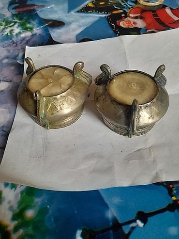 restoran qabları: İki ədəd dekorativ metal duz/ədviyyat qabı (stolüstü) - Material — 2