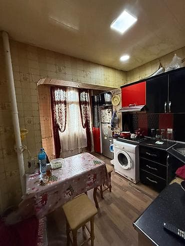 kiraye ev bayilda: Ev 3 otaǧ kupçalı xalglar dostluǧu metroya 10 dəq məsafədə məktəbə 5 — 2