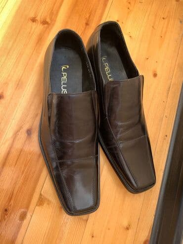 Səndəl və şəp-şüplər: PELUSO markası material : dəri 41 razmer 115 azne alınıb 30 azn — 2