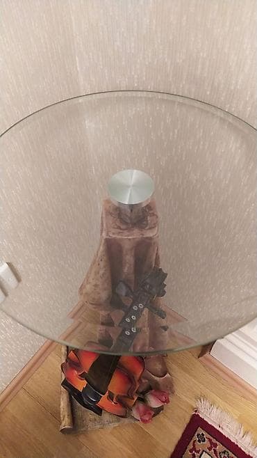 sdollar: Açılmayan, Şüşə, Künc masa — 2