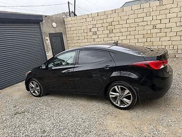 kia optima 2021: Hyundai Elantra – qara sedandır. Xüsusiyyətlər: - Kuzov: sedan, qara — 9