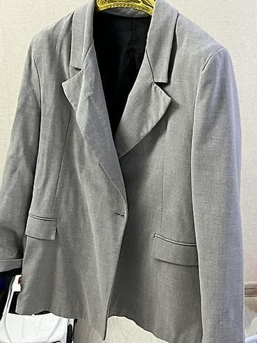 Paltolar: Boz rəngli klassik qadın blezeri - Kəsim: düz, bir az oversize siluet — 1