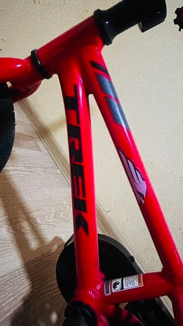 3 5 yaşlı uşaqlar üçün velosipedlər: İki təkərli Uşaq velosipedi Trek, 12", sürətlərin sayı: 1 — 4