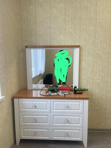 quxna ustolu: Jurnal masası, Komod, TV stend — 2