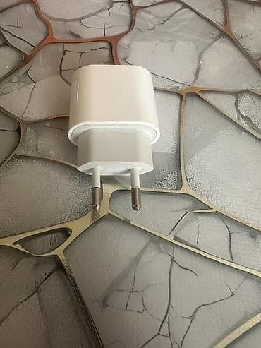 nokia c6 01: Беспроводное зарядное устройство — 1