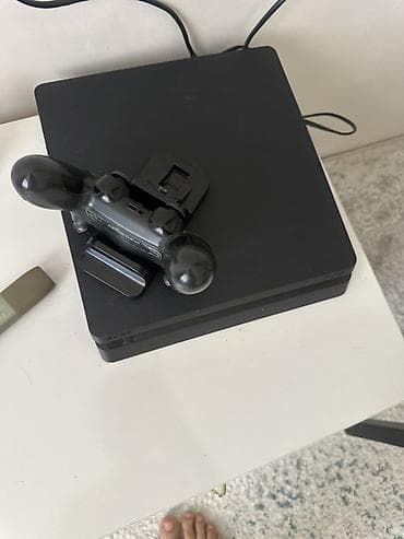 Plastation 4 1 TB iki original pult Az işlənib, pultlar original