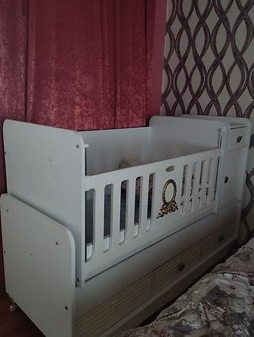 Oğlan və qız üçün, Dördbucaq, Beşik, Dəstsiz, Matrassız, Yellənmə mexanizm ilə