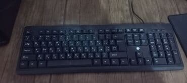 2 ədəd monitor: Ofis və ya ev istifadəsi üçün nəzərdə tutulmuş qara rəngli masaüstü — 4